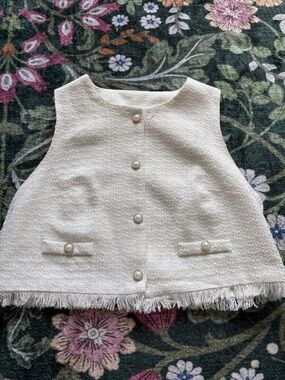 SHEIN Cream Bouclé Pearl-Button Fringe Vest